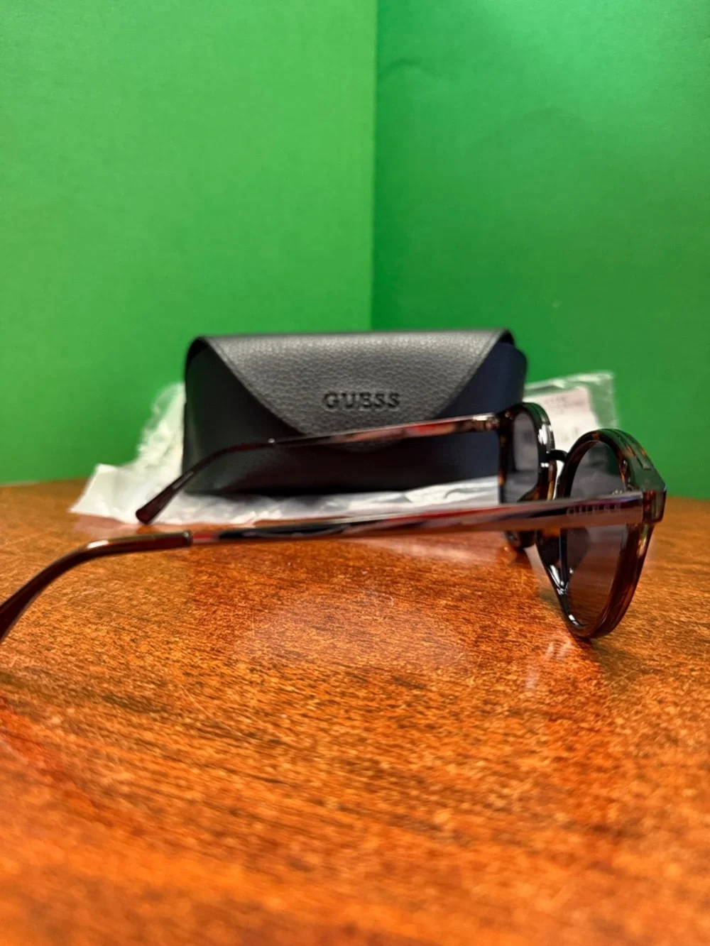 GUESS Tortoiseshell Round Sunglasses - Dark Blue Lenses - Picture 3 of 4